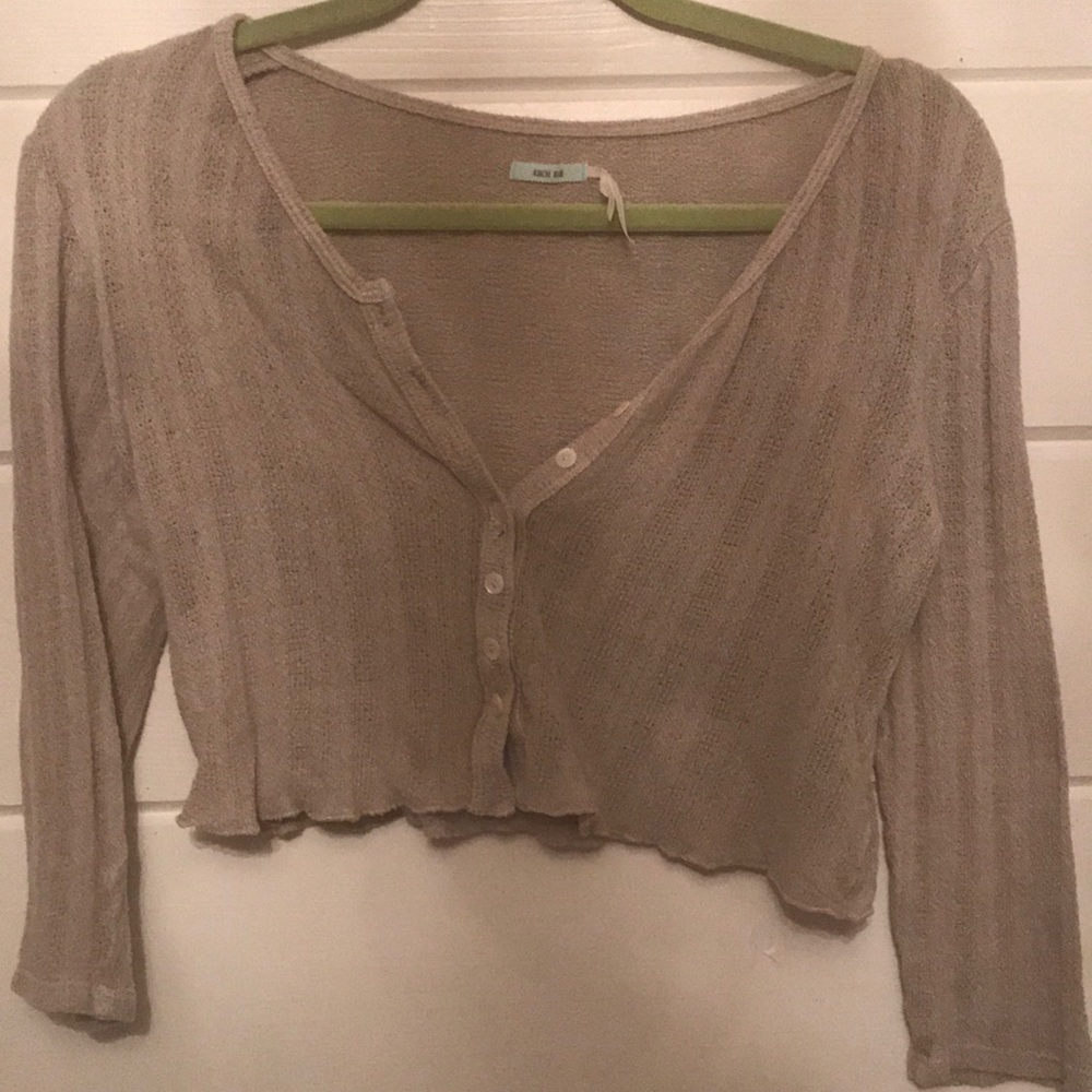 DUSTY CREAM MID SLEEVE CROPPED SHIRT